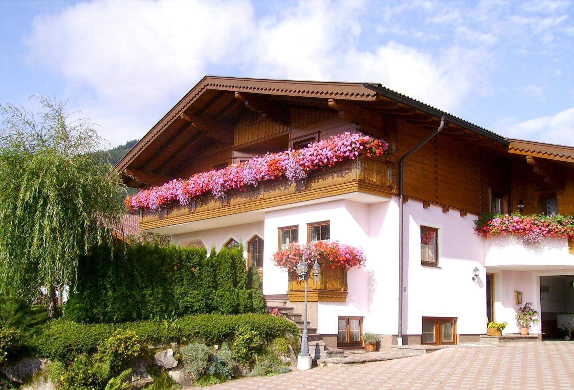 Ferienwohnungen Haus Sonnenschein Flachau Exterior photo